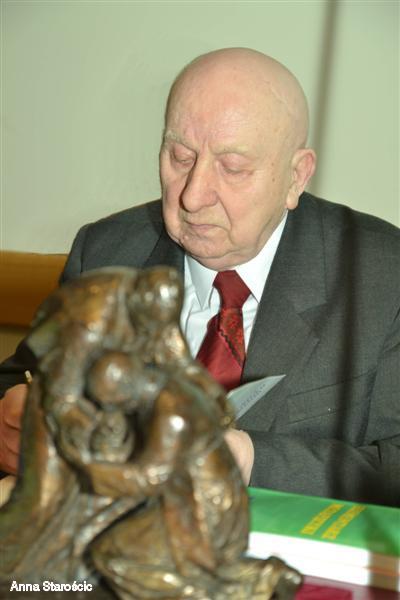 Prof. zwyczajny dr hab. Mieczysław Gogacz