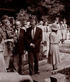 11 czerwca 1981 Czesław Miłosz – w towarzystwie kilku osób i harcerzy ze szczepu „Zawisza Czarny” – złożył kwiaty na grobie przyjaciela, poety Józefa Czechowicza