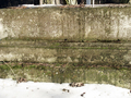Pozostałość nagrobka z inskrypcją na cmentarzu w Teniatyskach