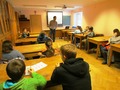 Zajęcia dla grupy w wieku 12-15 lat dotyczyły prawa na co dzień. Poprowadził je pan mgr Marek Dąbrowski z Instytutu Prawa.