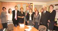 Wspólne zdjęcie komisji konkursowych, pracowników administracyjnych z prodziekanem K. Nareckim oraz kierownictwem SPNJO