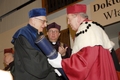 Uroczystość nadania tytułu Doktora Honoris Causa KUL profesorowi Władysławowi BARTOSZEWSKIEMU - 29 stycznia 2008, wręczenie dyplomu przez J.M. Rektora KUL
