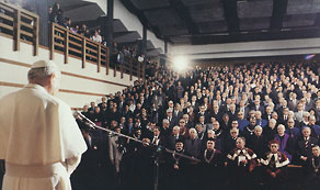  Jan Paweł II przemawia w auli KUL, Lubin, 9 VI 1987 r. 
