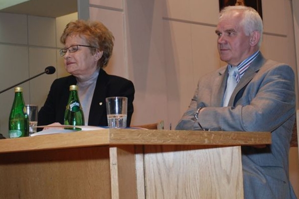 Prof. Z. Gilowska wraz z prof. M. Żukowskim podczas XX Tygodnia Ekonomicznego KUL w 2010 roku