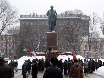Pomnik Tarasa Szewczenki przed uniwersytetem