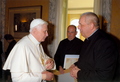 Papież Benedykt XVI podczas spotkania z księdzem Zbigniewem Iwańskim, ks. Grzegorzem Chojnickim i Arcybiskupem Zygmuntem Zimowskim wspominał również swojego poprzednika Jana Pawła II. W osobistej rozmowie z ks. Zbigniewem Iwańskim poruszył sprawę powołania kapłańskiego troszcząc się o to, by każdy kapłan w codziennym życiu był autentycznym naśladowcą Chrystusa.