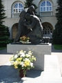 Pomnik - Symbol Uniwersytetu.