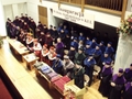 Rektor i Senat Uczelni podczas ślubowania nowych doktorów. Na stole przygotowane tuby - niebieskie otrzymają humaniści m.in. doktorzy historii