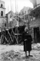 Bieniakonie na Białorusi. Polka przed ruinami kościoła rzymskokatolickiego, przed odbudową.