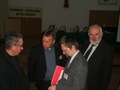 Dyskusje kuluarowe: od prawej: Dr Stanisław Michałowski, Dr Marek Mariusz Tytko, Ks. prof. Zbigniew Formella, Ks. dr hab. Bogusław Migut