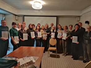 Wręczenie zaświadczeń o ukończeniu szkoleń, Hotel Focus w Lublinie, 24.09.2022. Zdjęcie przedstawia uczestników I edycji szkoleń